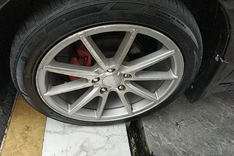 Used Honda Crider 2013 1.8L automatic luxury edition Left Front Wheel Hub