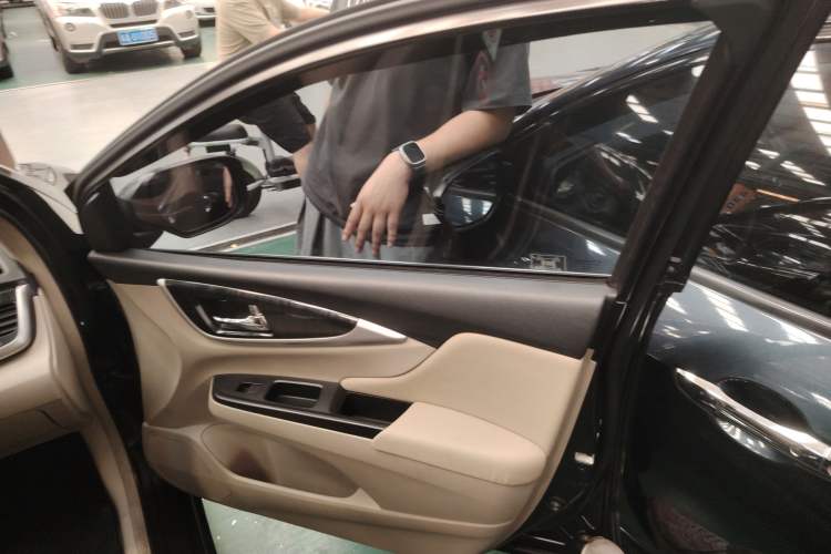 Used Honda Crider 2013 1.8L automatic luxury edition Right Front Door Interior
