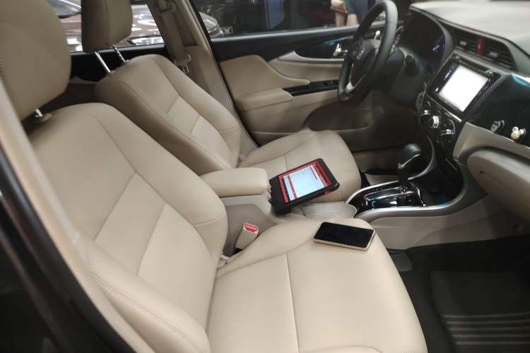 Used Honda Crider 2013 1.8L automatic luxury edition Right Front Seat