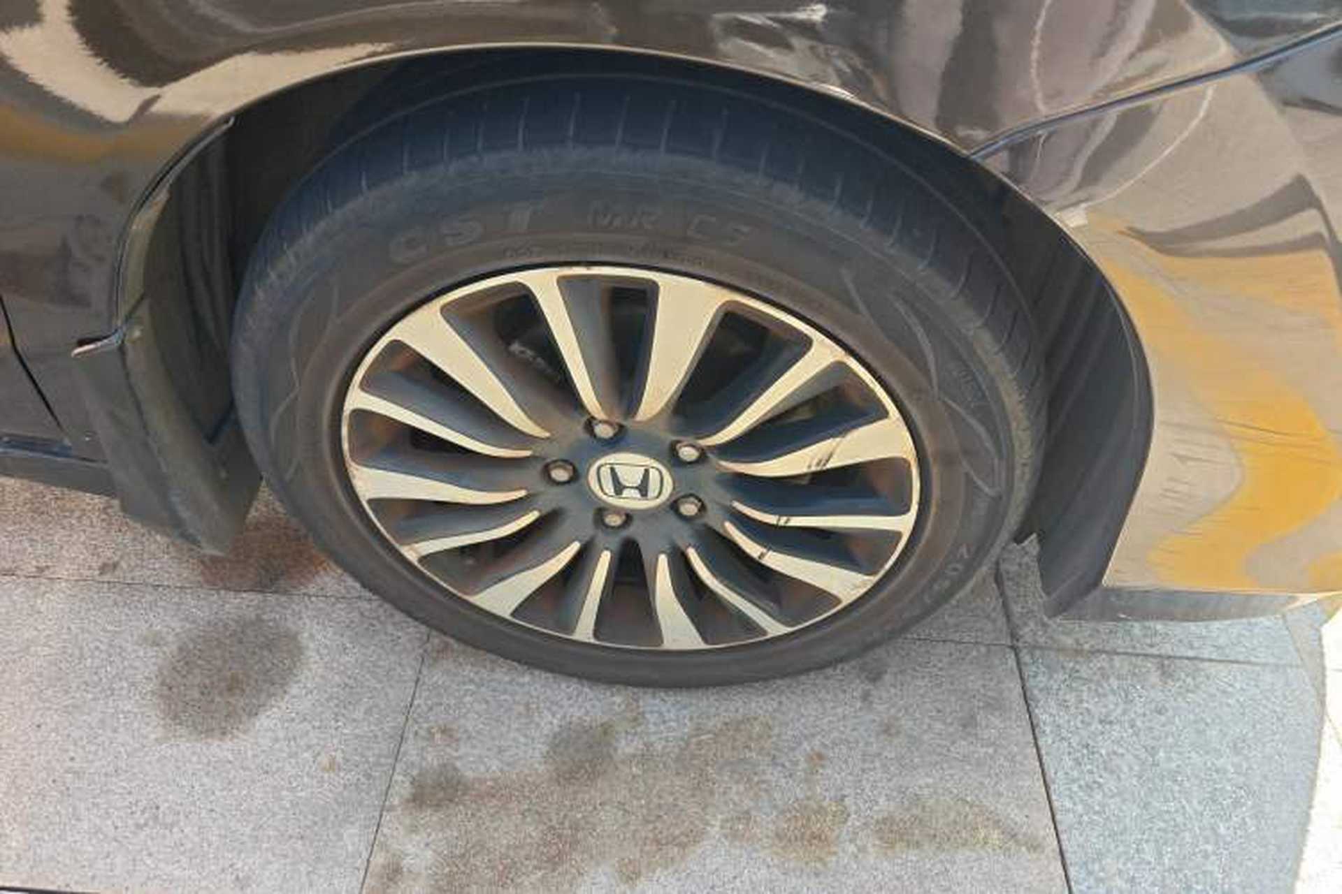 Used Honda Crider 2013 1.8L automatic luxury edition Right Front Wheel Hub