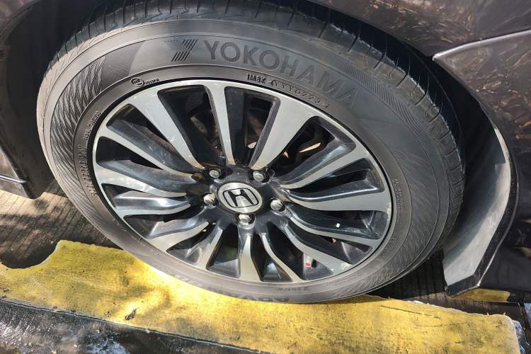 Used Honda Crider 2013 1.8L automatic luxury edition Right Front Wheel Hub