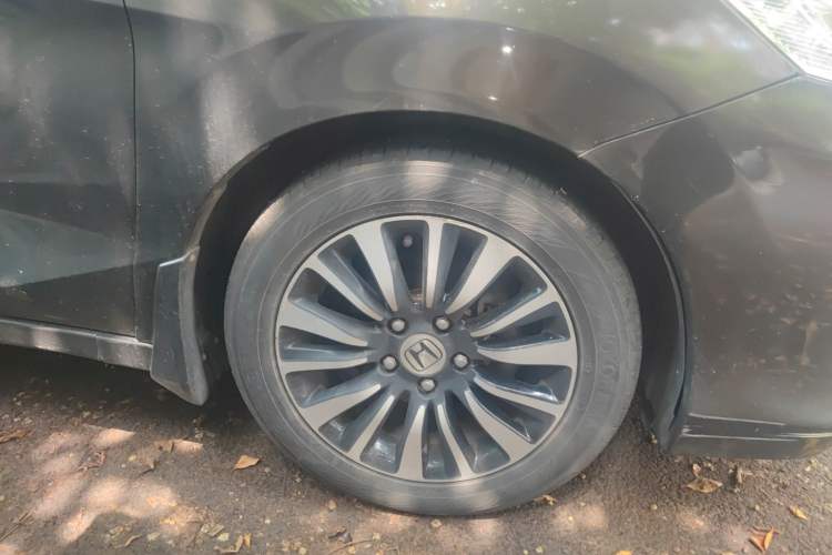 Used Honda Crider 2013 1.8L automatic luxury edition Right Front Wheel Hub