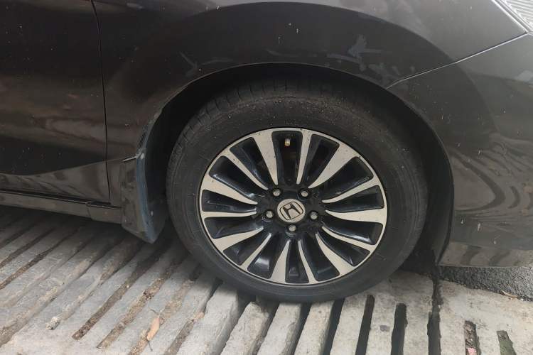 Used Honda Crider 2013 1.8L automatic luxury edition Right Front Wheel Hub