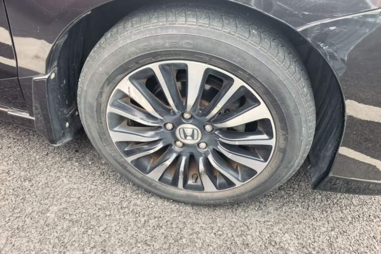 Used Honda Crider 2013 1.8L automatic luxury edition Right Front Wheel Hub