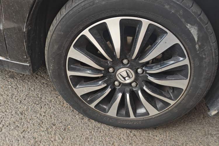 Used Honda Crider 2013 1.8L automatic luxury edition Right Front Wheel Hub