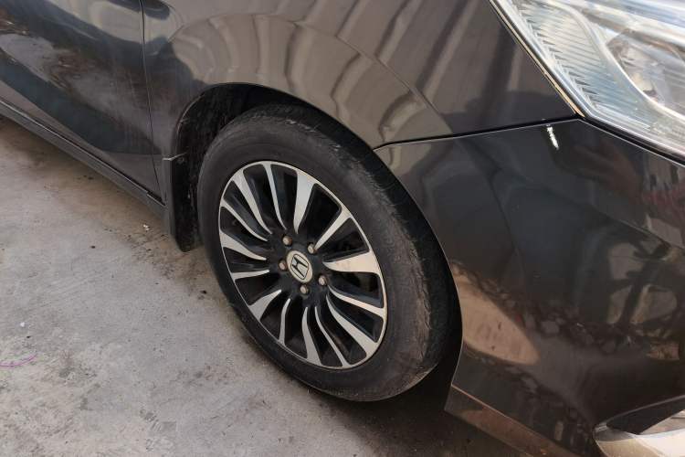 Used Honda Crider 2013 1.8L automatic flagship version Right Front Wheel Hub