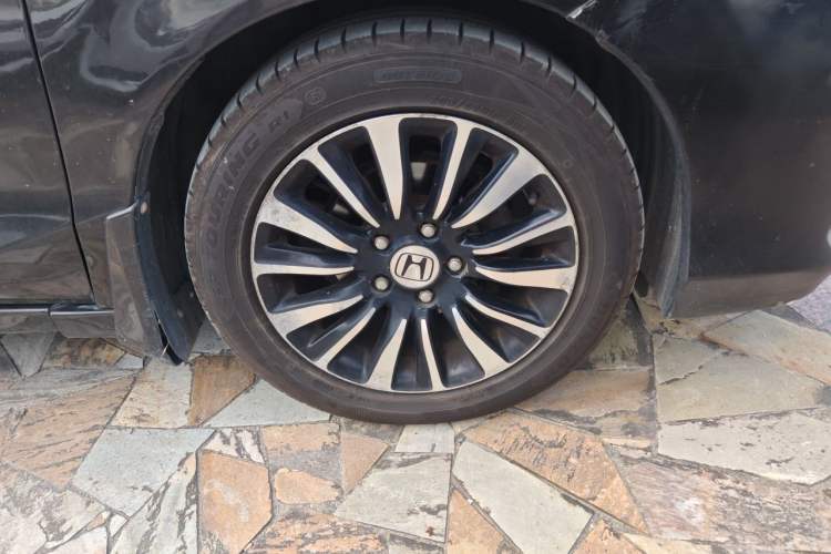 Used Honda Crider 2013 1.8L automatic luxury edition Right Front Wheel Hub