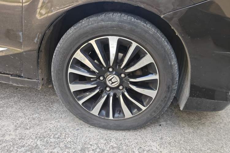 Used Honda Crider 2013 1.8L automatic luxury edition Right Front Wheel Hub