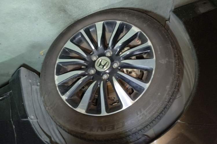 Used Honda Crider 2013 1.8L automatic luxury edition Right Front Wheel Hub