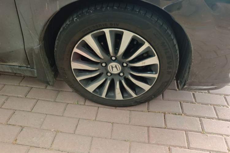 Used Honda Crider 2013 1.8L automatic flagship version Right Front Wheel Hub