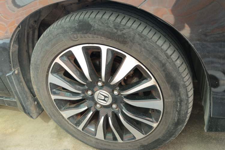 Used Honda Crider 2013 1.8L automatic luxury edition Right Front Wheel Hub