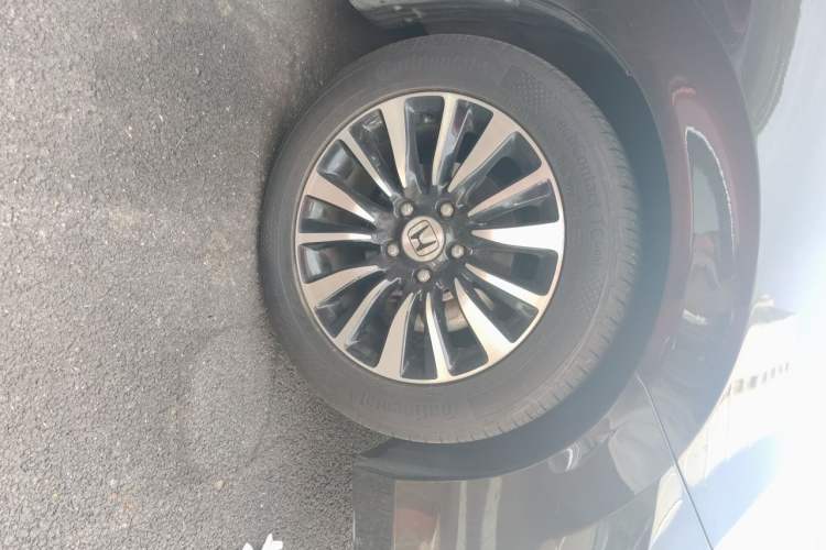 Used Honda Crider 2013 1.8L automatic luxury edition Right Front Wheel Hub