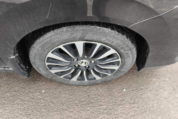 Used Honda Crider 2013 1.8L automatic luxury edition Right Front Wheel Hub