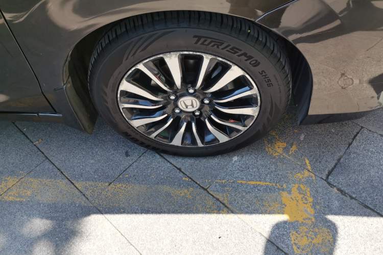 Used Honda Crider 2013 1.8L automatic flagship version Right Front Wheel Hub