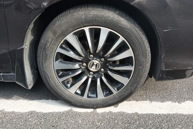 Used Honda Crider 2013 1.8L automatic luxury edition Right Front Wheel Hub