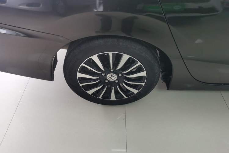 Used Honda Crider 2013 1.8L automatic flagship version Right Rear Wheel Hub