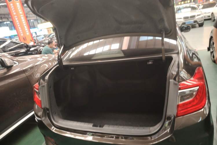 Used Honda Crider 2013 1.8L automatic luxury edition Trunk
