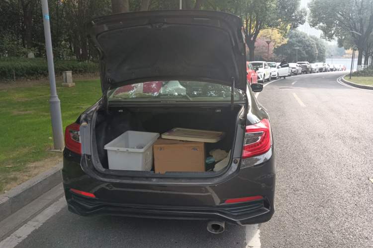 Used Honda Crider 2013 1.8L automatic luxury edition Trunk