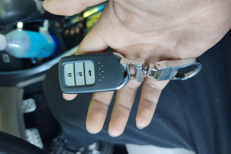 Used Honda Crider 2013 1.8L automatic luxury edition Vehicle Key