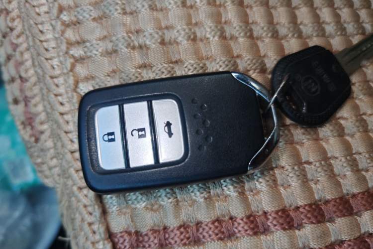 Used Honda Crider 2013 1.8L automatic luxury edition Vehicle Key