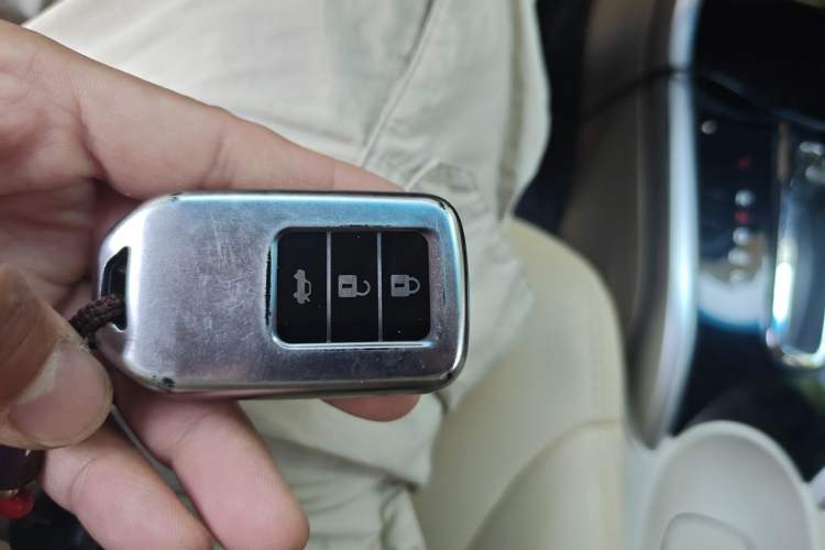 Used Honda Crider 2013 1.8L automatic luxury edition Vehicle Key