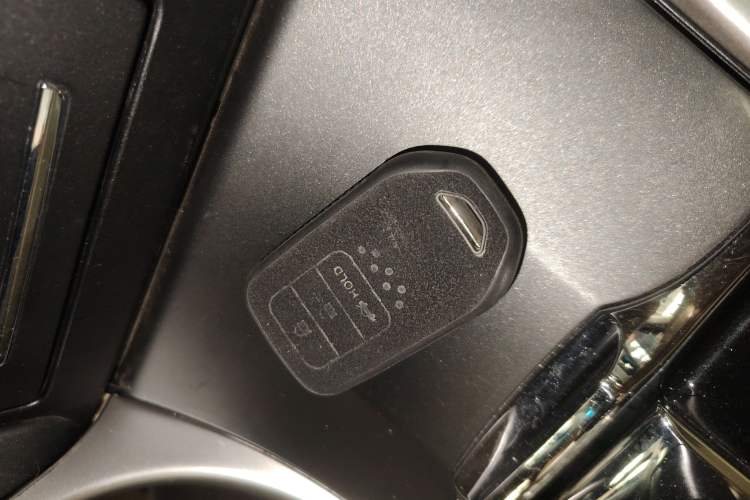 Used Honda Crider 2013 1.8L automatic luxury edition Vehicle Key