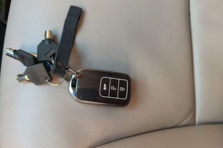 Used Honda Crider 2013 1.8L automatic luxury edition Vehicle Key