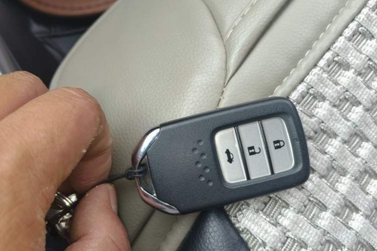 Used Honda Crider 2013 1.8L automatic luxury edition Vehicle Key
