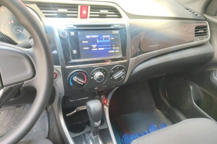 Used Honda Crider 2013 1.8L automatic luxury edition Audio And AC Panel
