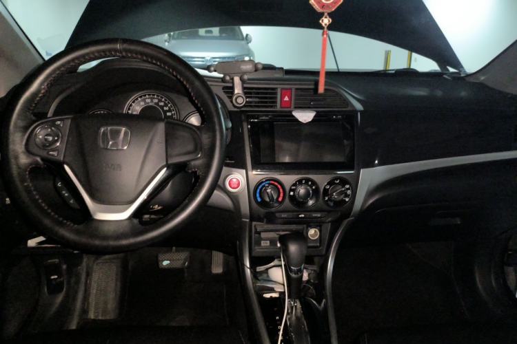 Used Honda Crider 2013 1.8L automatic luxury edition Center Console