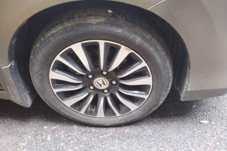 Used Honda Crider 2013 1.8L automatic luxury edition Right Front Wheel Hub