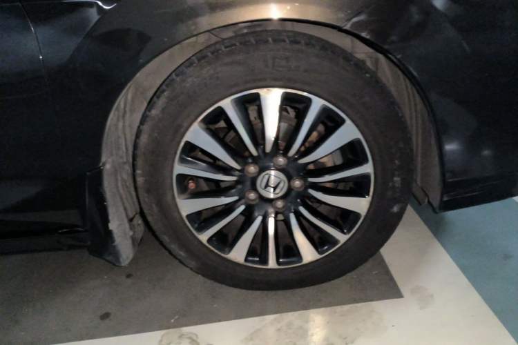 Used Honda Crider 2013 1.8L automatic luxury edition Right Front Wheel Hub