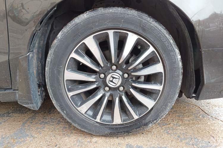 Used Honda Crider 2013 1.8L automatic luxury edition Right Front Wheel Hub