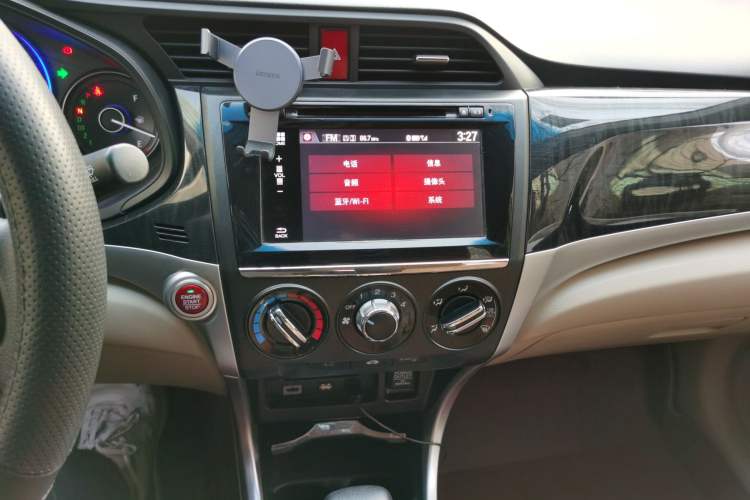 Used Honda Crider 2013 1.8L automatic luxury edition Audio And AC Panel