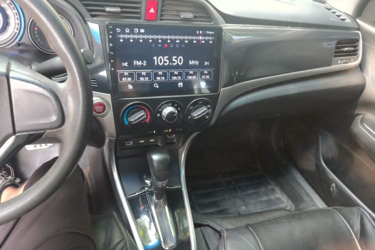 Used Honda Crider 2013 1.8L automatic luxury edition Audio And AC Panel