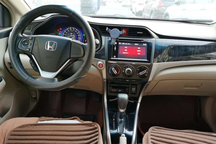 Used Honda Crider 2013 1.8L automatic luxury edition Center Console
