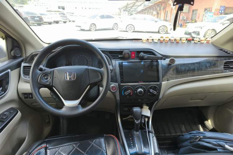 Used Honda Crider 2013 1.8L automatic luxury edition Center Console