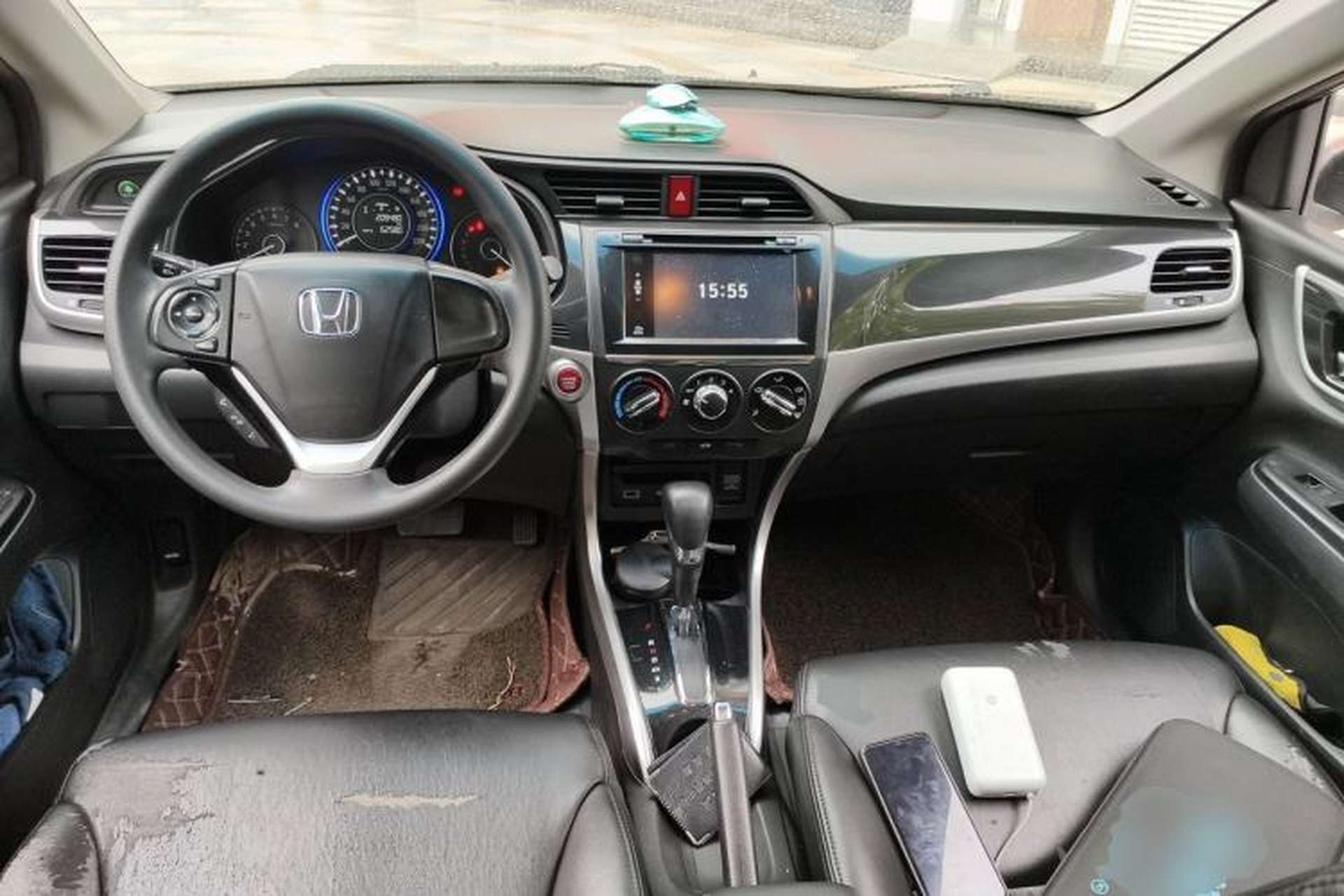 Used Honda Crider 2013 1.8L automatic luxury edition Center Console