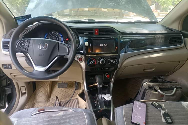 Used Honda Crider 2013 1.8L automatic luxury edition Center Console