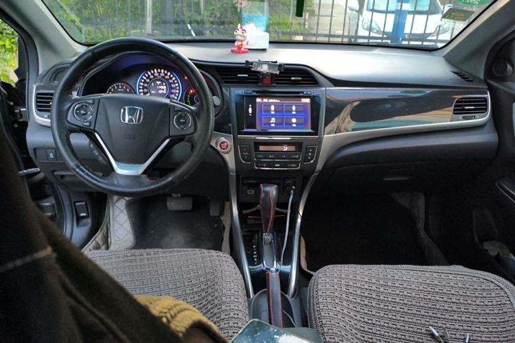 Used Honda Crider 2013 1.8L automatic flagship version Center Console