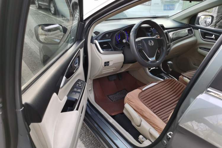 Used Honda Crider 2013 1.8L automatic luxury edition Driver Seat