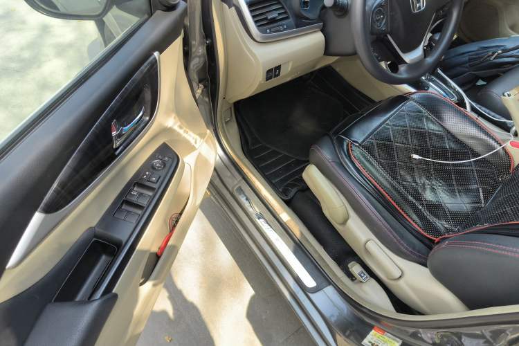 Used Honda Crider 2013 1.8L automatic luxury edition Driver Seat