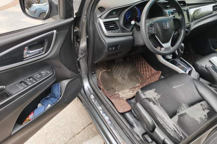 Used Honda Crider 2013 1.8L automatic luxury edition Driver Seat