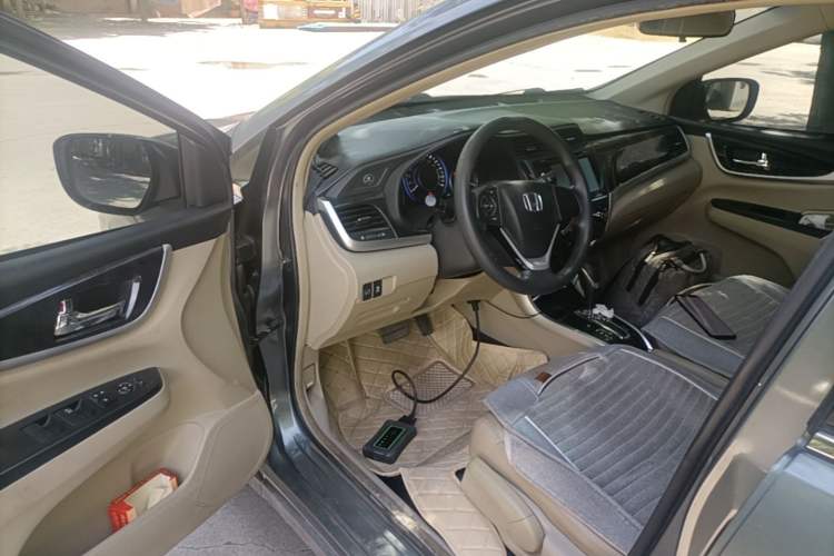 Used Honda Crider 2013 1.8L automatic luxury edition Driver Seat