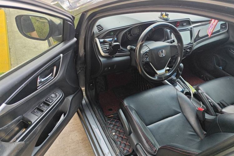 Used Honda Crider 2013 1.8L automatic luxury edition Driver Seat