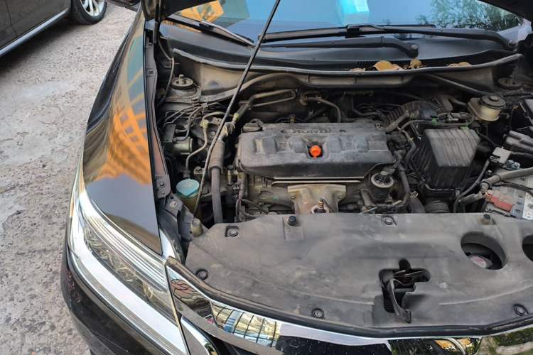Used Honda Crider 2013 1.8L automatic flagship version Engine Bay Right