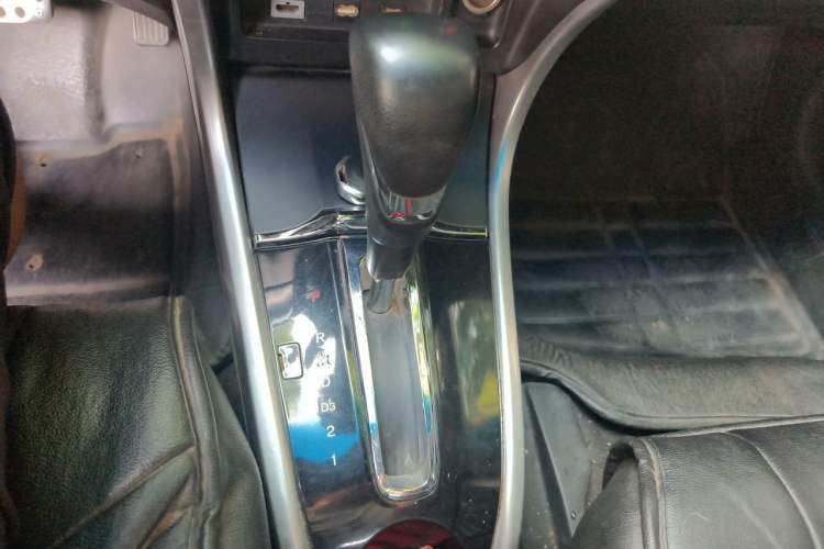 Used Honda Crider 2013 1.8L automatic luxury edition Gear Lever