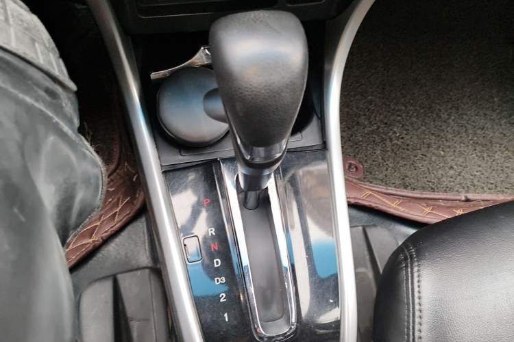 Used Honda Crider 2013 1.8L automatic luxury edition Gear Lever