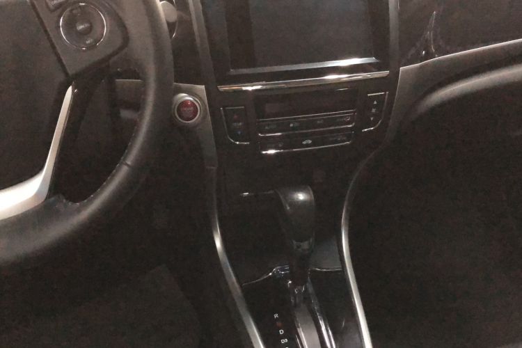 Used Honda Crider 2013 1.8L automatic flagship version Interior 5