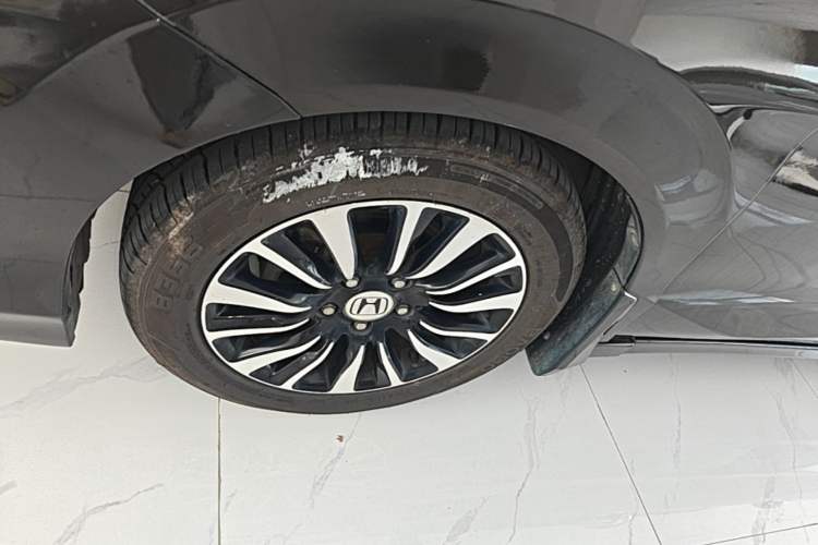 Used Honda Crider 2013 1.8L automatic luxury edition Left Front Wheel Hub
